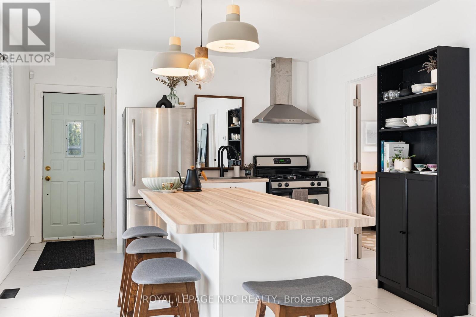 37 Lock Street, St. Catharines, Ontario  L2N 5B8 - Photo 15 - X12421470