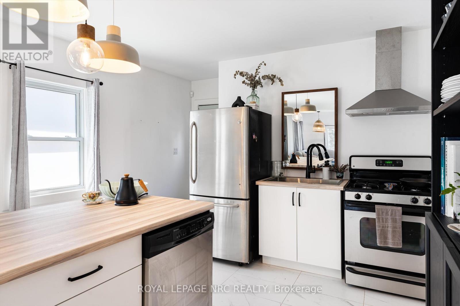 37 Lock Street, St. Catharines, Ontario  L2N 5B8 - Photo 17 - X12421470