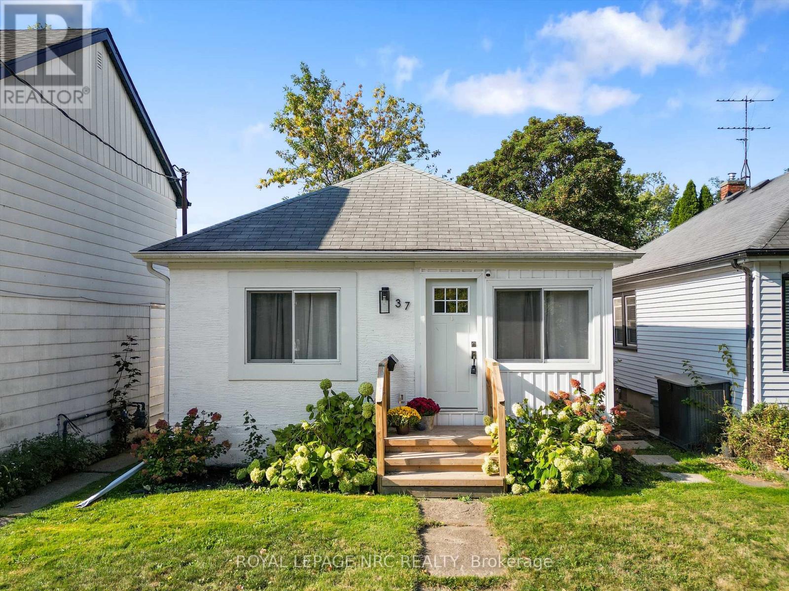 37 Lock Street, St. Catharines, Ontario  L2N 5B8 - Photo 3 - X12421470