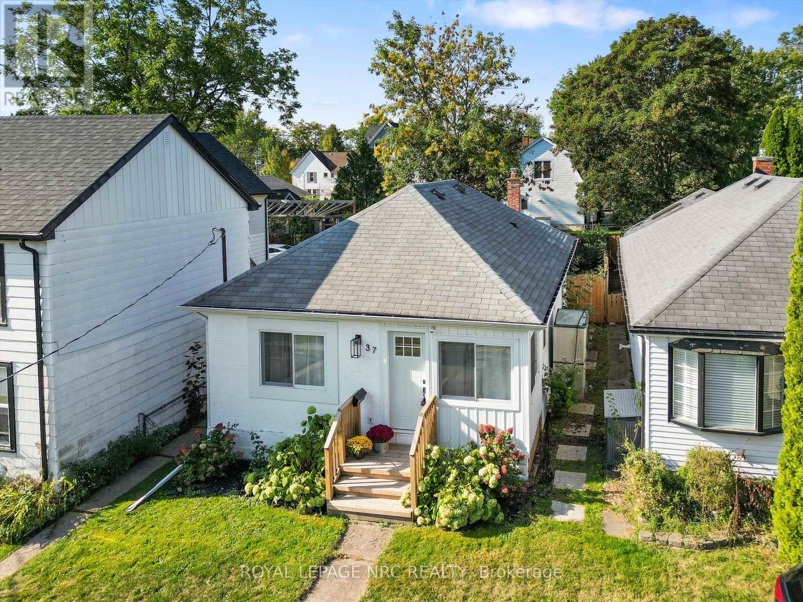 37 Lock Street, St. Catharines, Ontario  L2N 5B8 - Photo 4 - X12421470