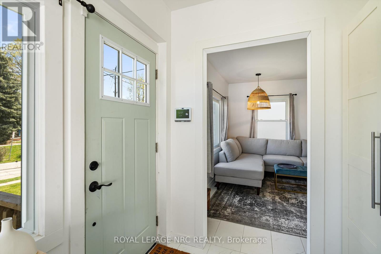 37 Lock Street, St. Catharines, Ontario  L2N 5B8 - Photo 7 - X12421470