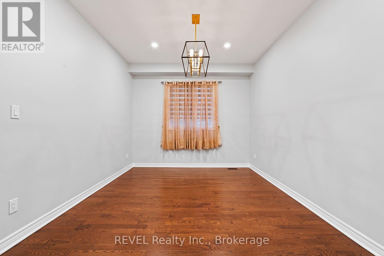 32 Sparkle Drive, Thorold, Ontario  L2V 0H2 - Photo 6 - X12421556