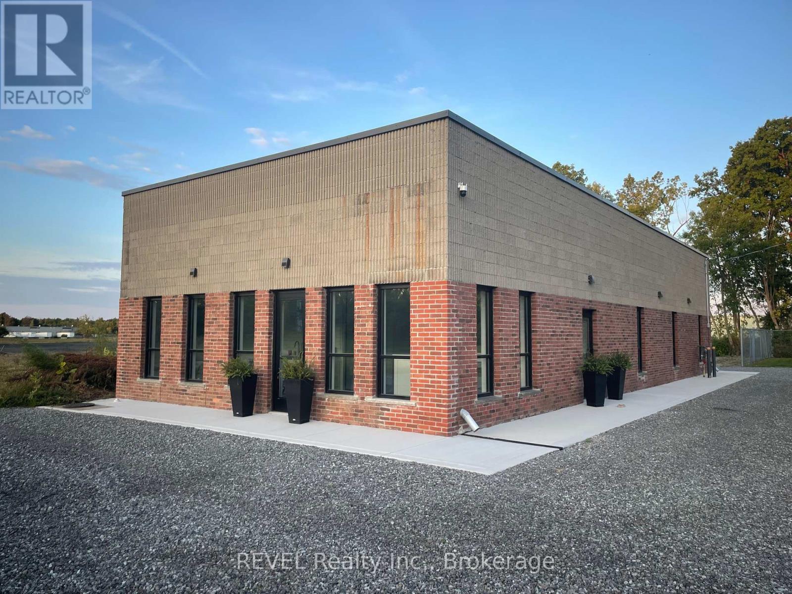 8455 STANLEY AVENUE, Niagara Falls, Ontario