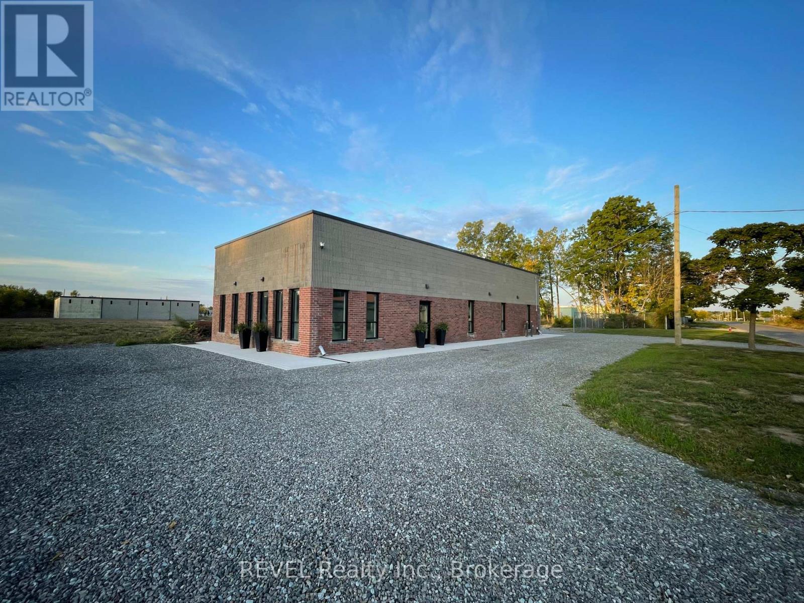 8455 Stanley Avenue, Niagara Falls, Ontario  L2G 0C9 - Photo 4 - X12421902