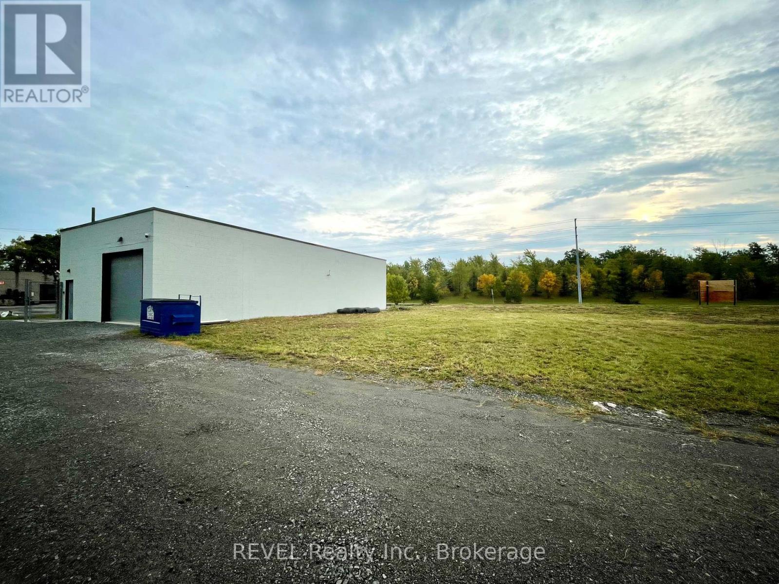 8455 Stanley Avenue, Niagara Falls, Ontario  L2G 0C9 - Photo 7 - X12421902