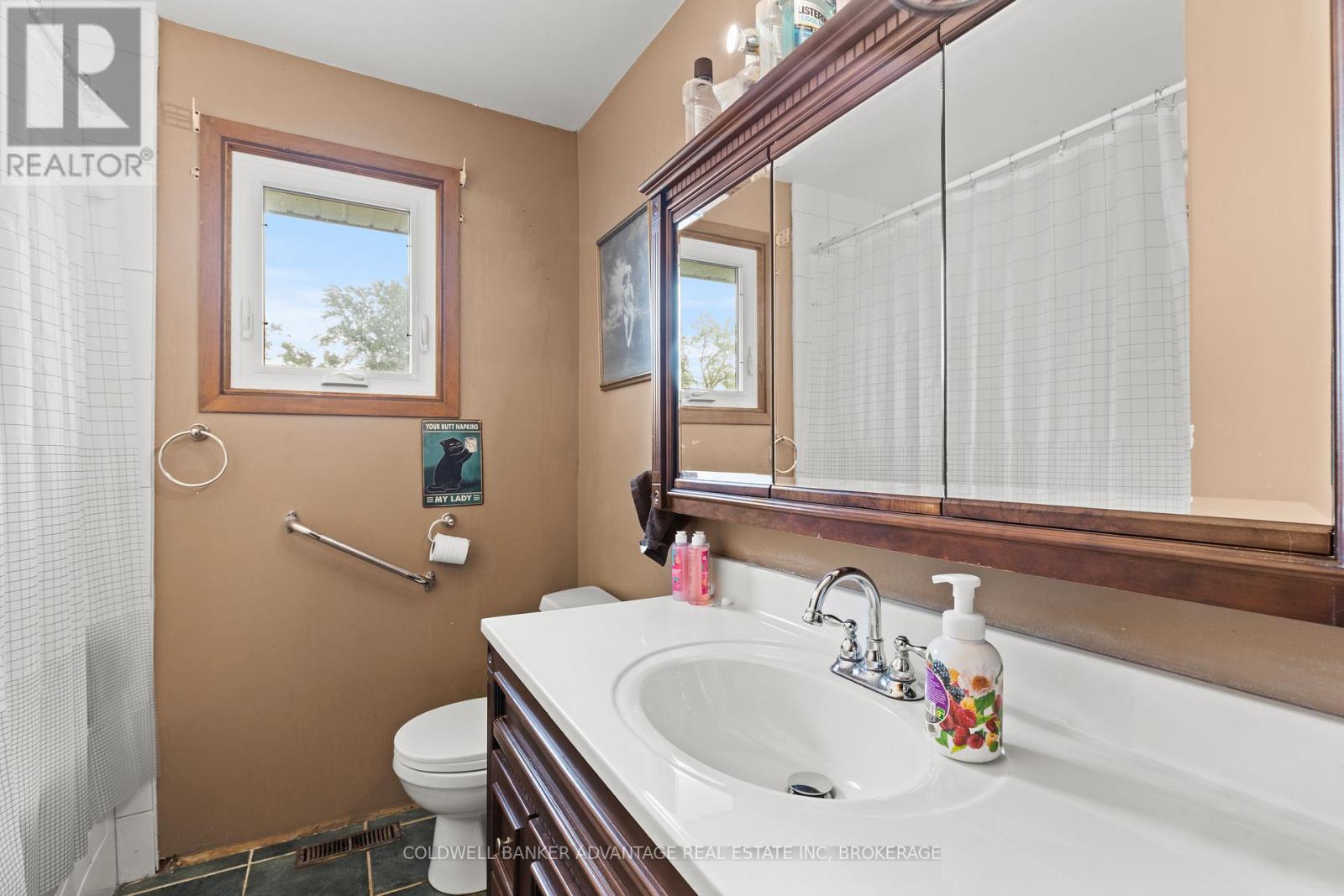 1377 Garrison Road, Fort Erie, Ontario  L2A 1P4 - Photo 12 - X12423009