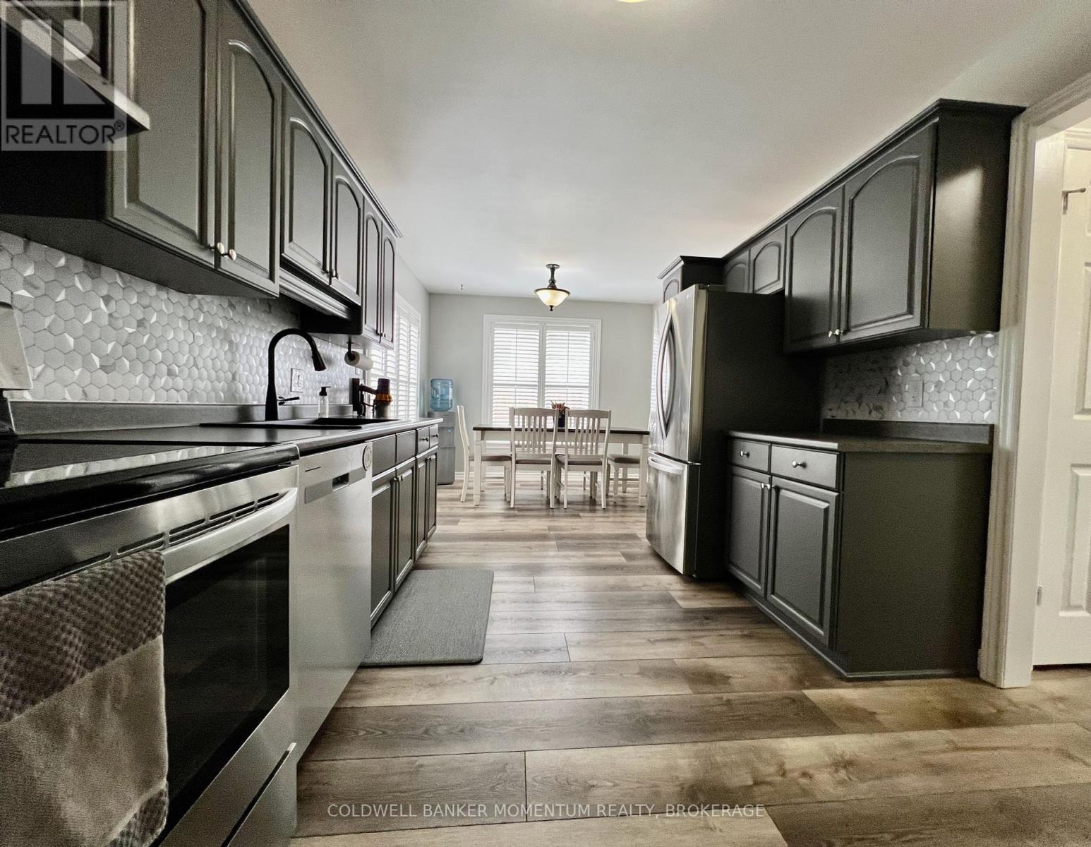 3933 Vineyard Crescent, Lincoln, Ontario  L0R 2C0 - Photo 11 - X12423013