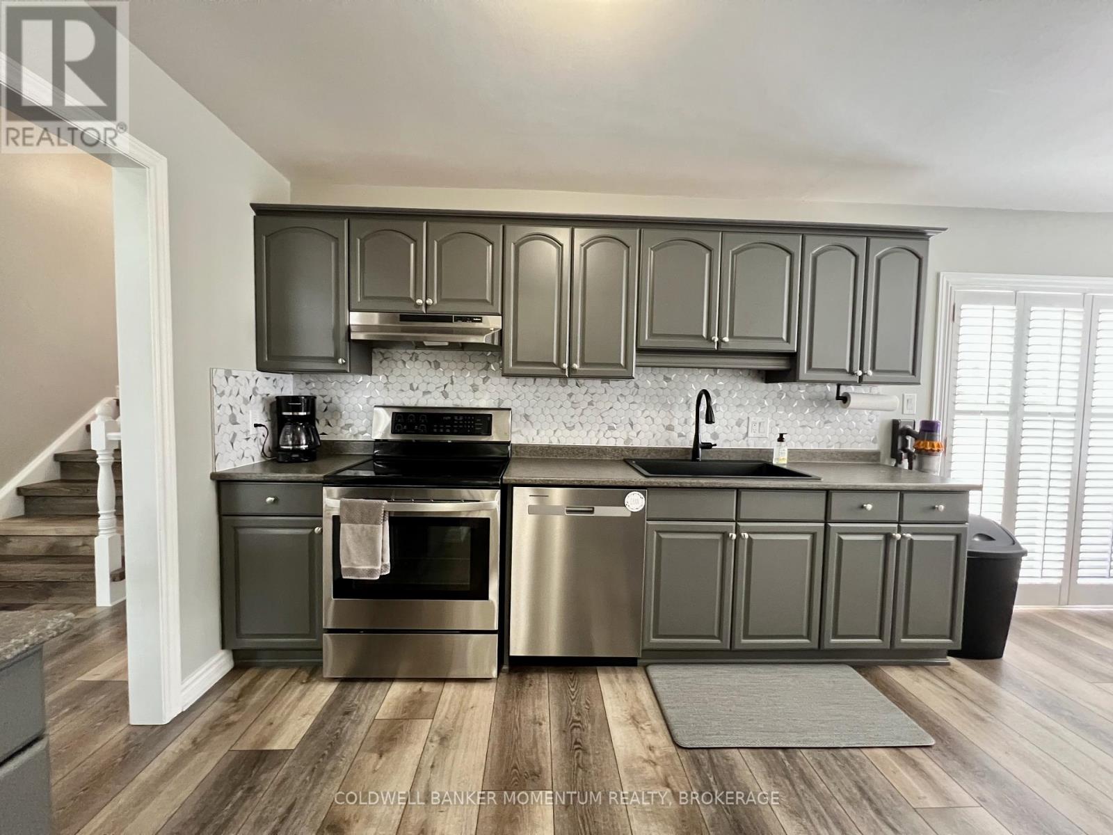 3933 Vineyard Crescent, Lincoln, Ontario  L0R 2C0 - Photo 12 - X12423013