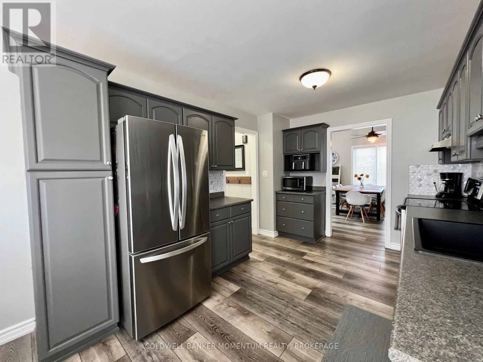 3933 Vineyard Crescent, Lincoln, Ontario  L0R 2C0 - Photo 13 - X12423013