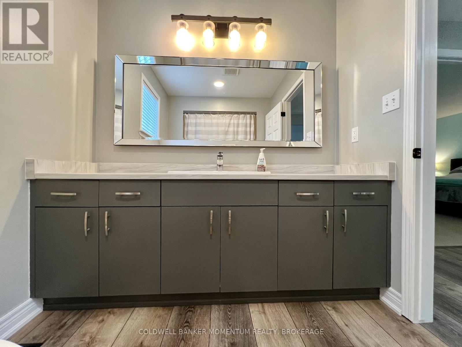 3933 Vineyard Crescent, Lincoln, Ontario  L0R 2C0 - Photo 18 - X12423013