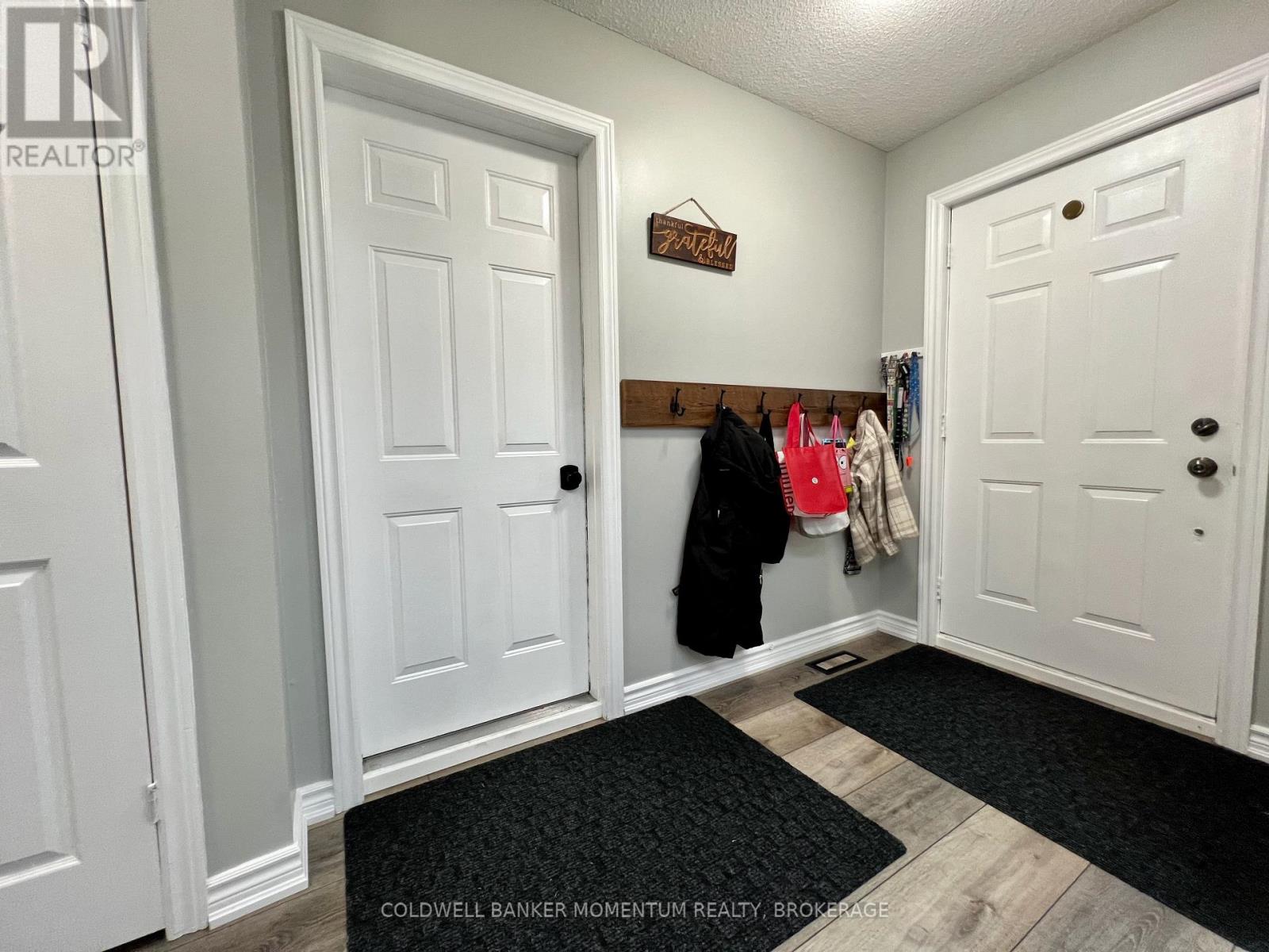 3933 Vineyard Crescent, Lincoln, Ontario  L0R 2C0 - Photo 4 - X12423013