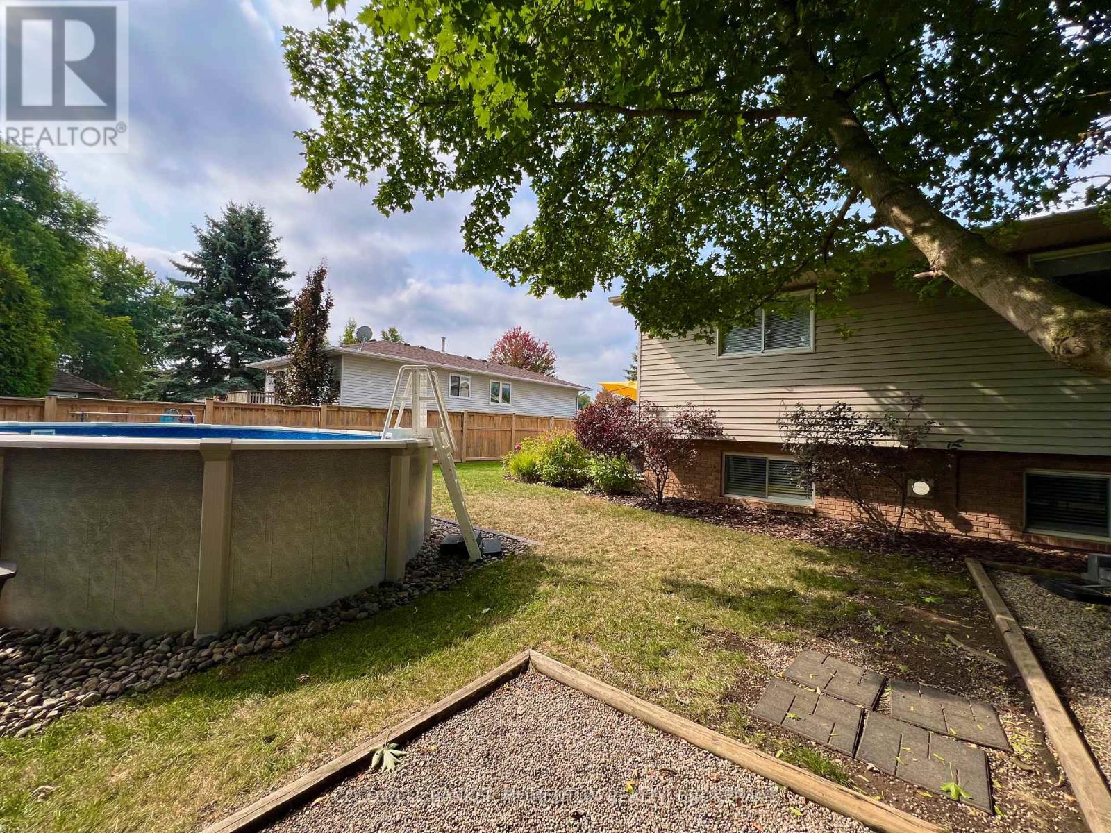 3933 Vineyard Crescent, Lincoln, Ontario  L0R 2C0 - Photo 47 - X12423013