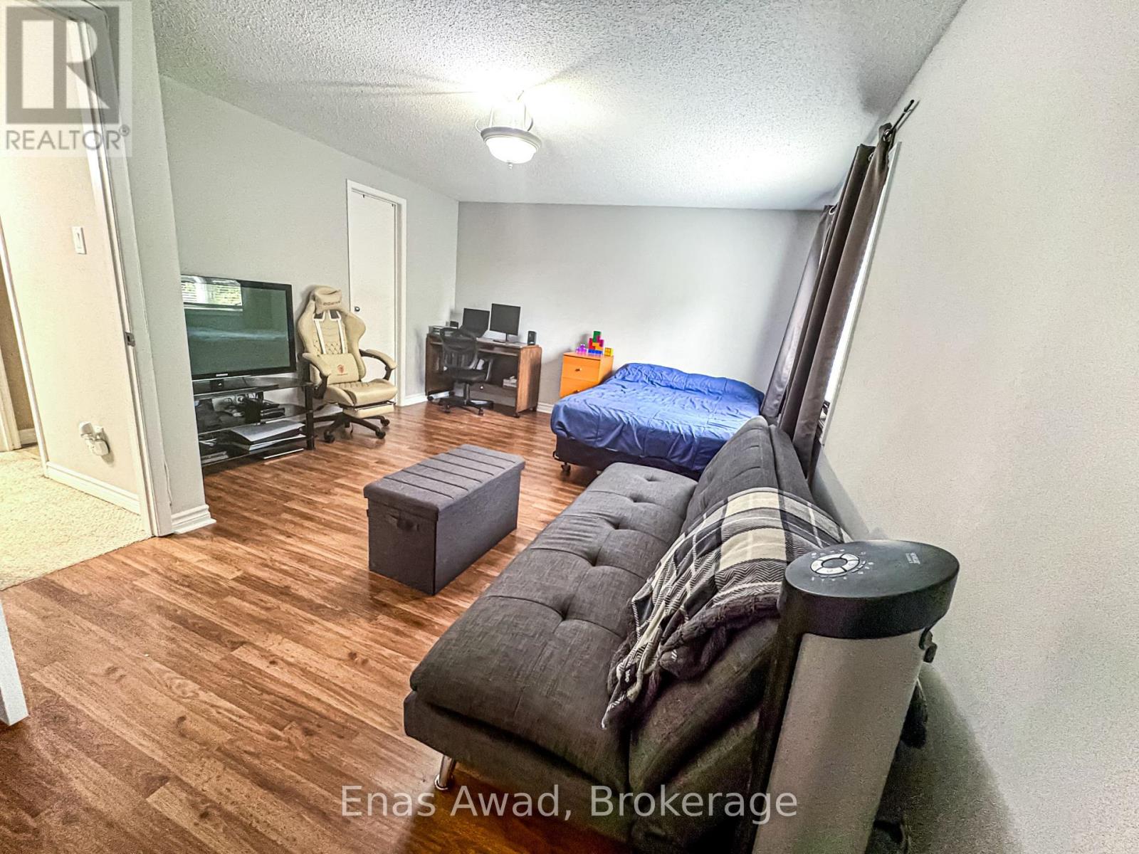 3072 Patrick Crescent, Mississauga, Ontario  L5N 3G5 - Photo 12 - W12423249