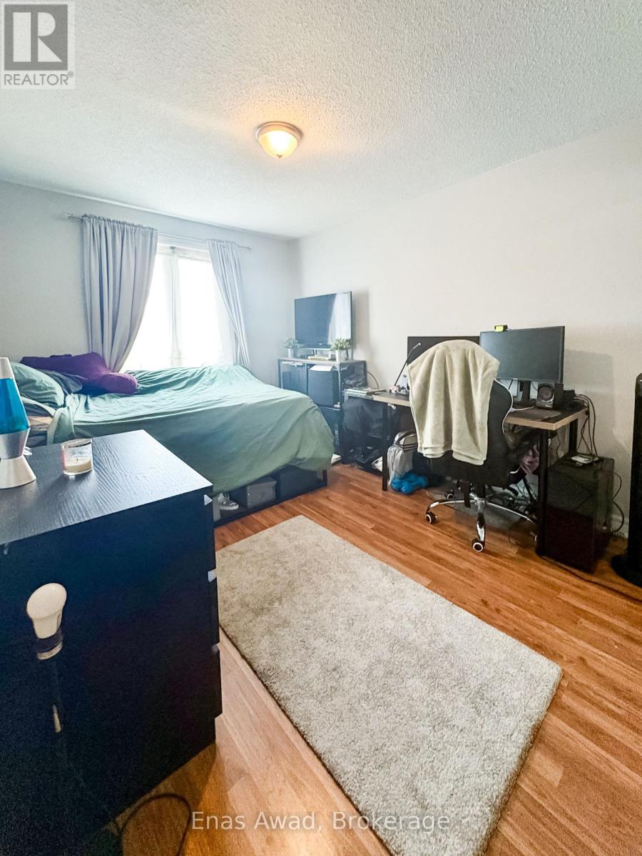 3072 Patrick Crescent, Mississauga, Ontario  L5N 3G5 - Photo 13 - W12423249