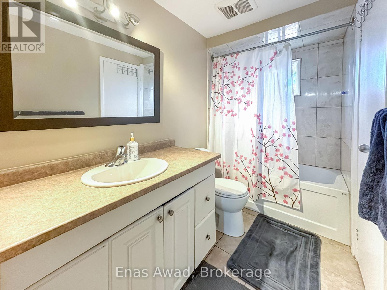 3072 Patrick Crescent, Mississauga, Ontario  L5N 3G5 - Photo 14 - W12423249