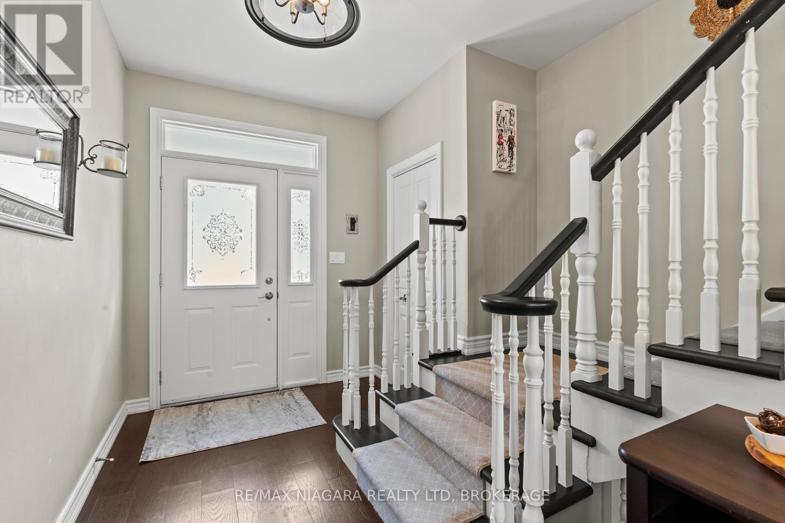 3 - 88 Lakeport Road, St. Catharines, Ontario  L2N 4P8 - Photo 5 - X12425061