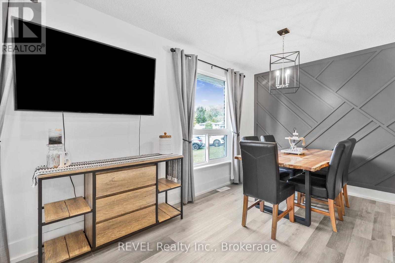 16 Roxborough Court, St. Catharines, Ontario  L2M 6E3 - Photo 10 - X12425175