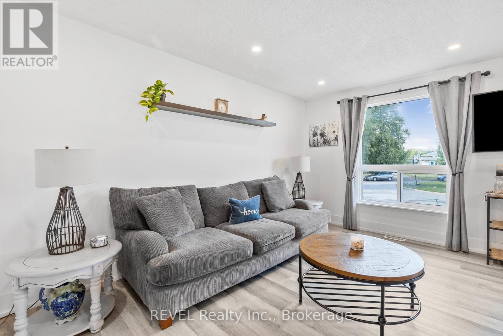 16 Roxborough Court, St. Catharines, Ontario  L2M 6E3 - Photo 11 - X12425175