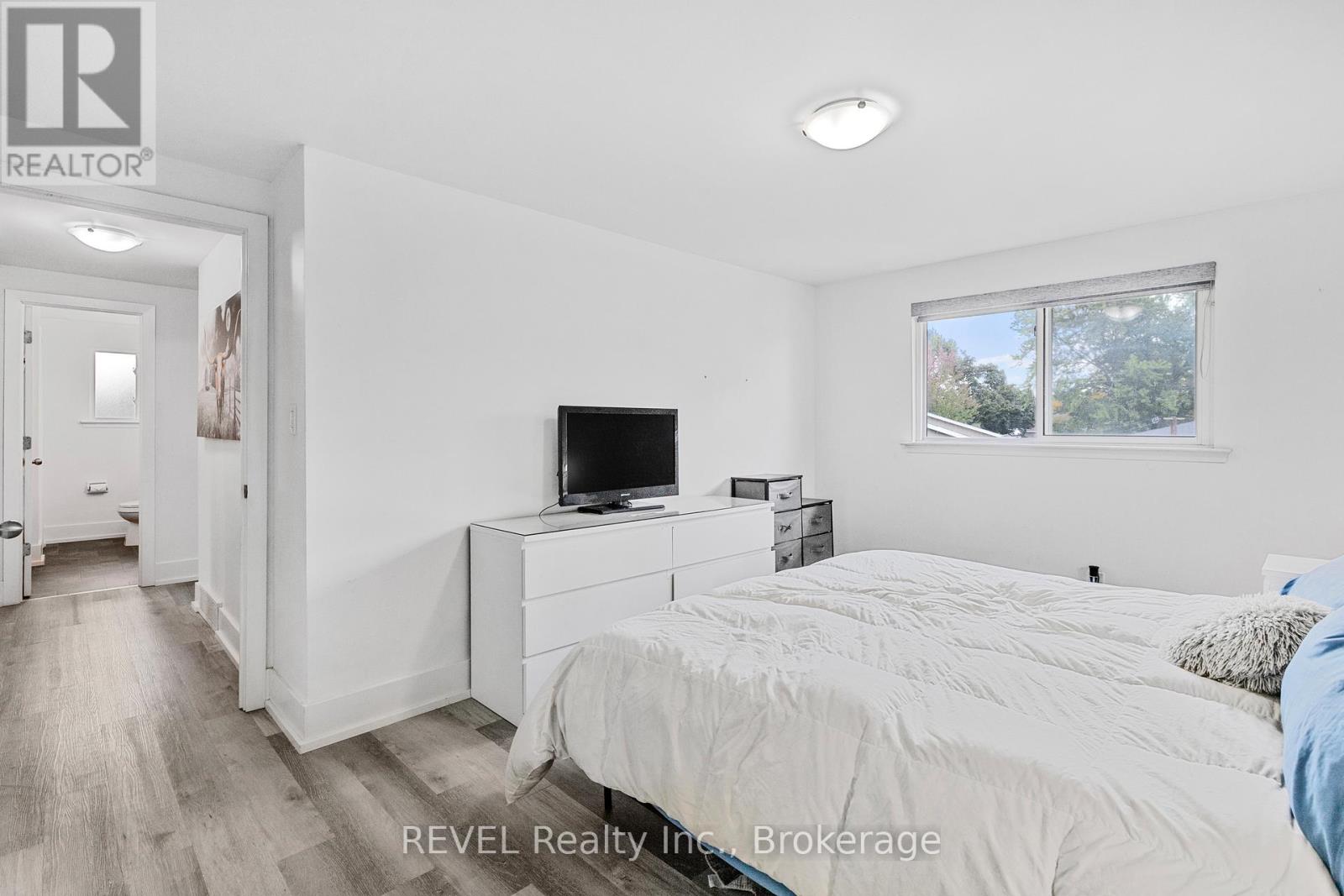 16 Roxborough Court, St. Catharines, Ontario  L2M 6E3 - Photo 15 - X12425175