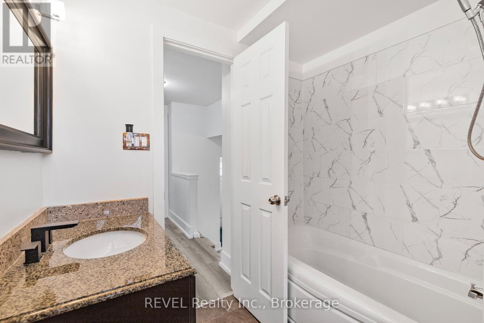 16 Roxborough Court, St. Catharines, Ontario  L2M 6E3 - Photo 20 - X12425175