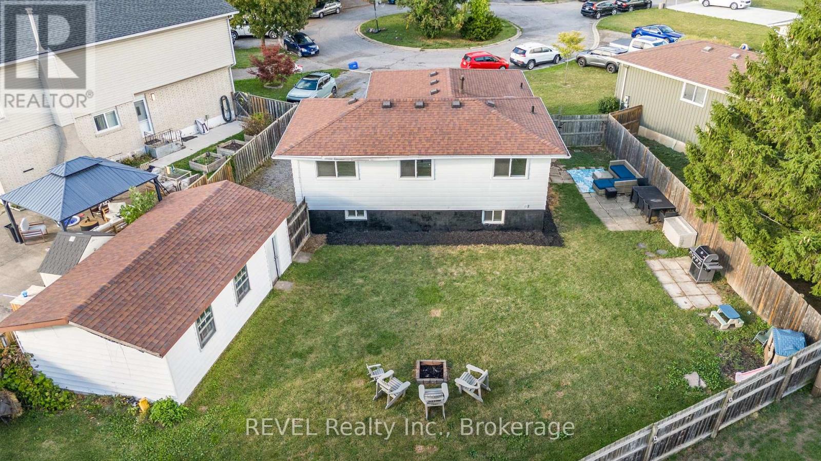 16 Roxborough Court, St. Catharines, Ontario  L2M 6E3 - Photo 3 - X12425175