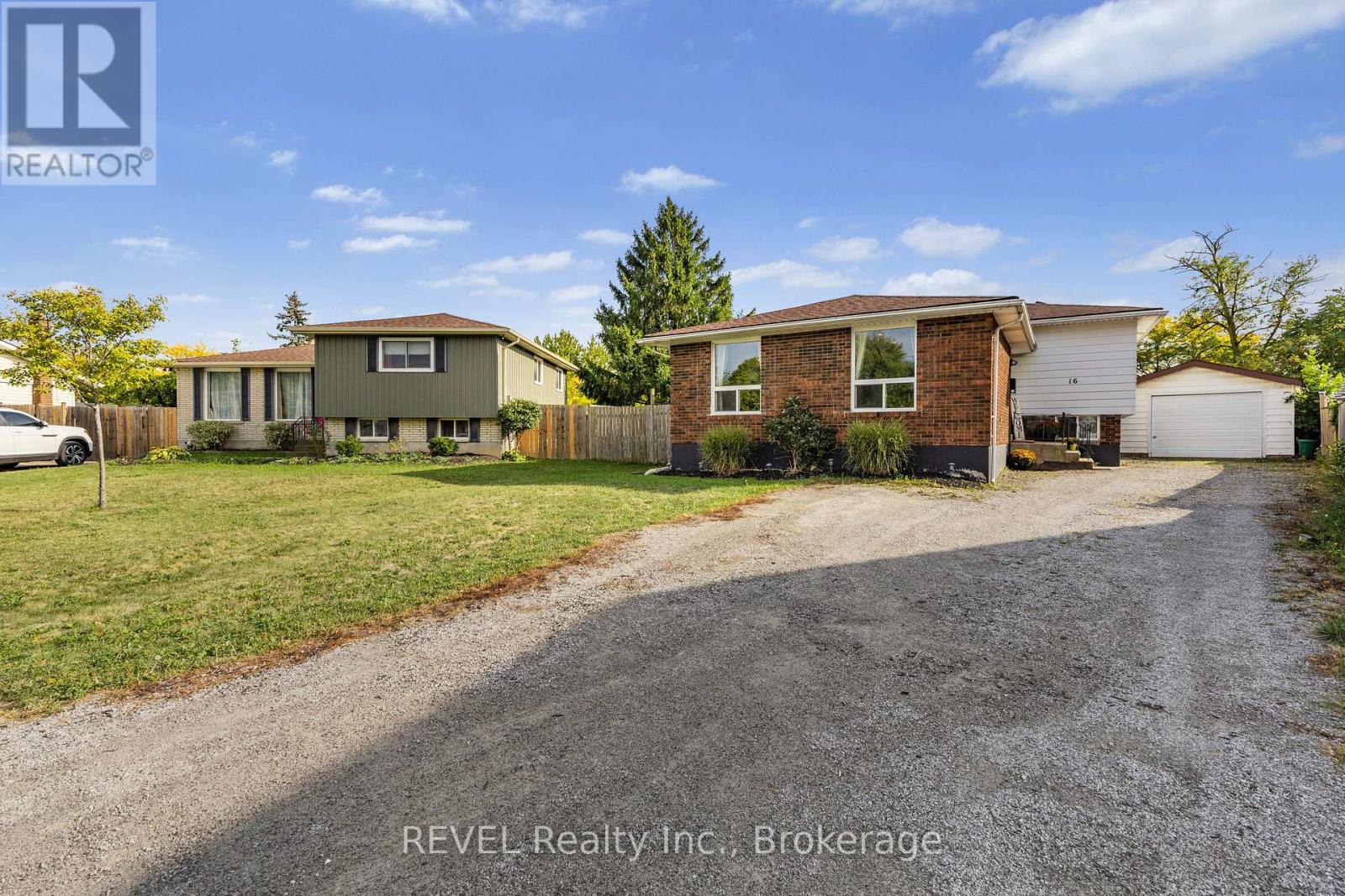 16 Roxborough Court, St. Catharines, Ontario  L2M 6E3 - Photo 4 - X12425175