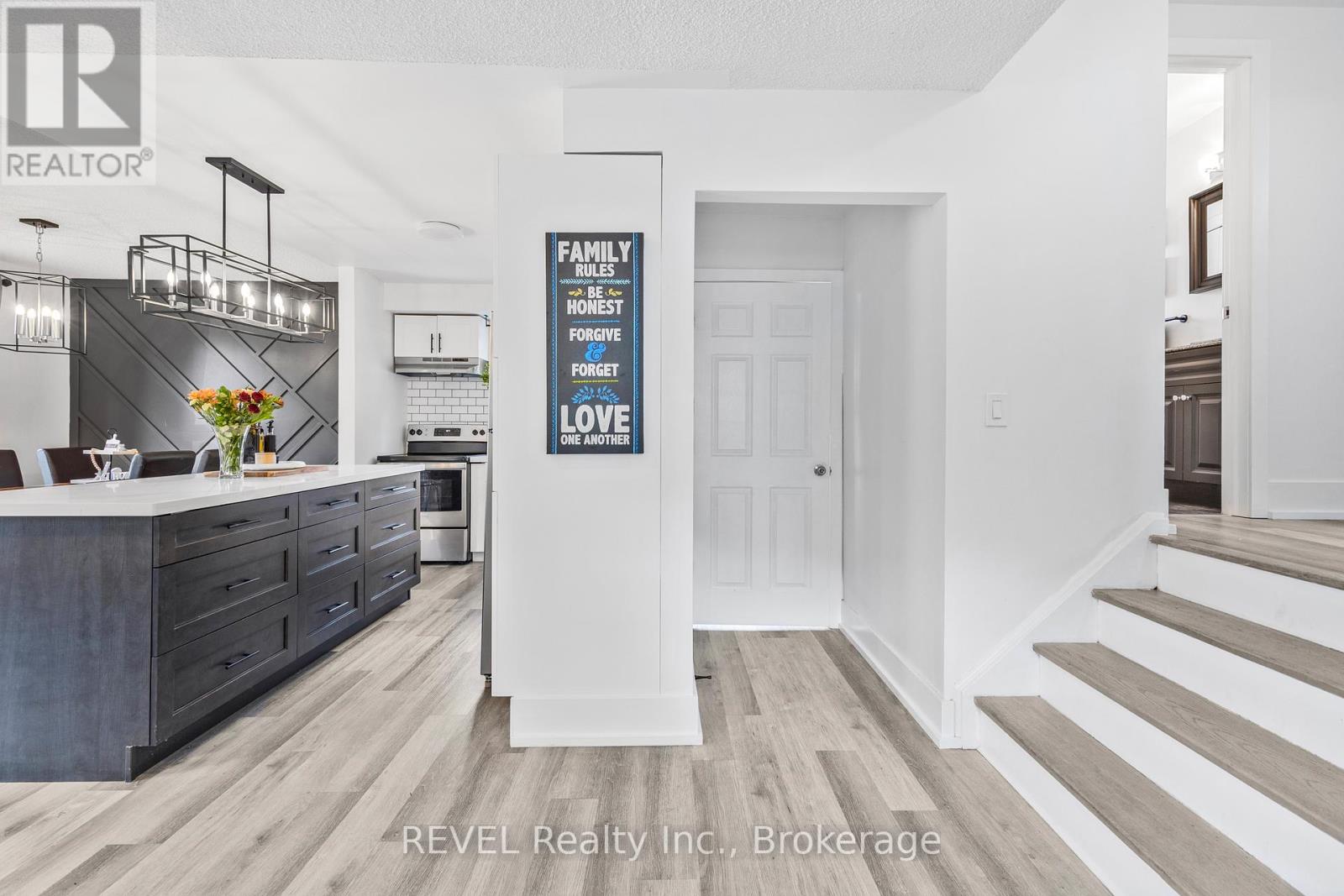 16 Roxborough Court, St. Catharines, Ontario  L2M 6E3 - Photo 6 - X12425175