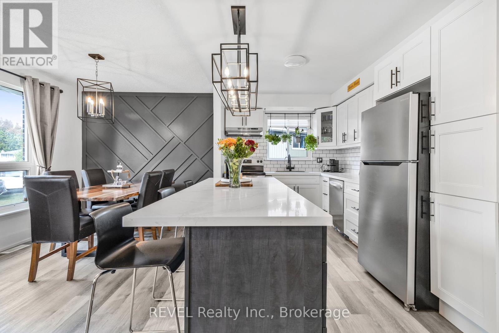 16 Roxborough Court, St. Catharines, Ontario  L2M 6E3 - Photo 8 - X12425175