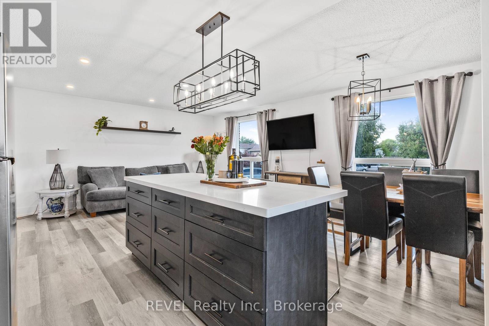 16 Roxborough Court, St. Catharines, Ontario  L2M 6E3 - Photo 9 - X12425175