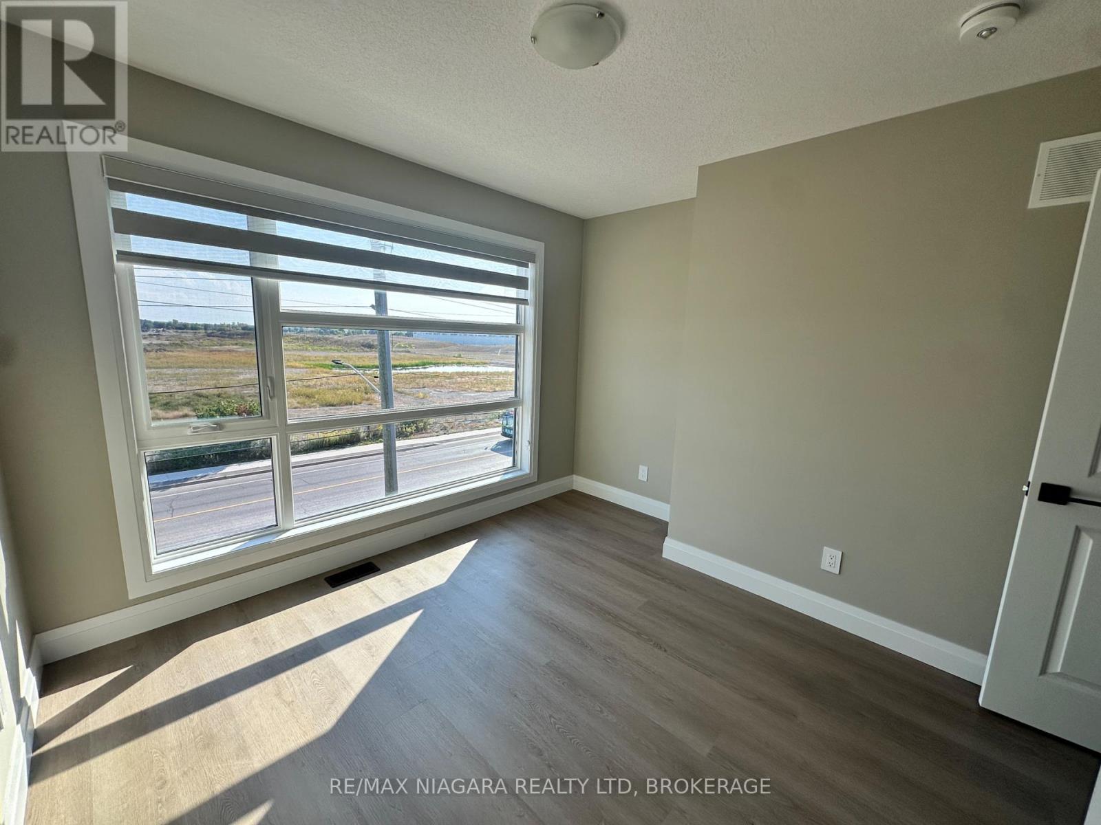 Unit 4 - 17 Keystone Trail, Welland, Ontario  L3B 0N8 - Photo 14 - X12425260