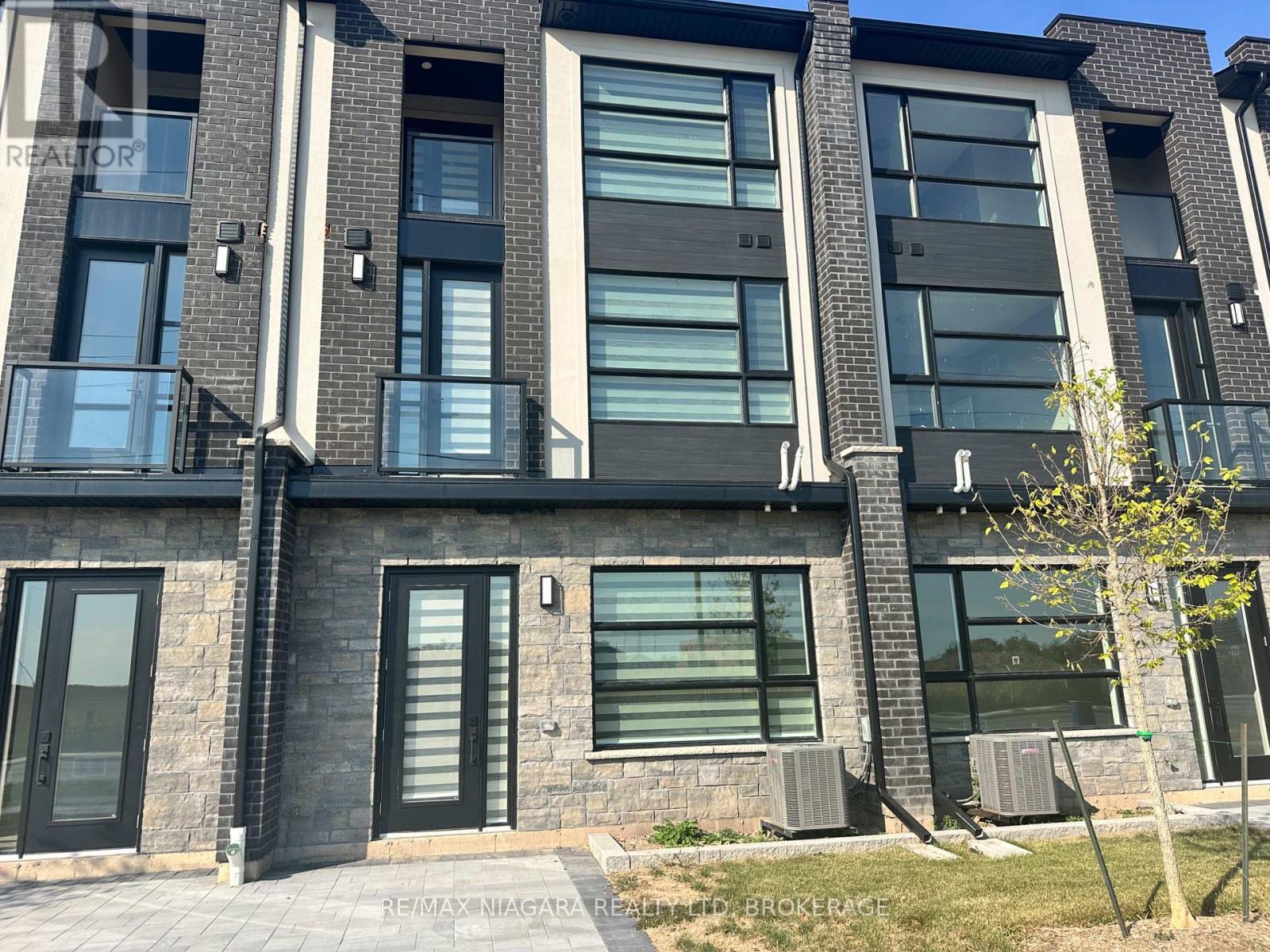 Unit 4 - 17 Keystone Trail, Welland, Ontario  L3B 0N8 - Photo 2 - X12425260