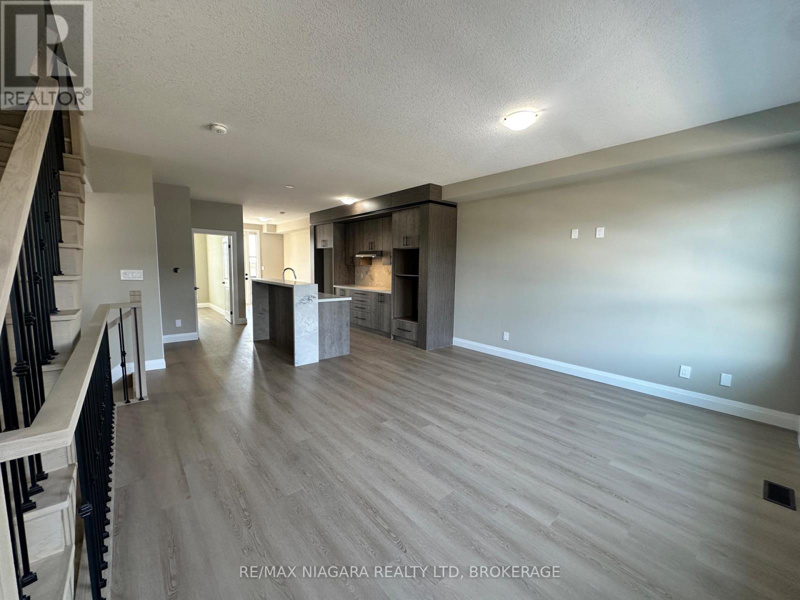 Unit 4 - 17 Keystone Trail, Welland, Ontario  L3B 0N8 - Photo 4 - X12425260