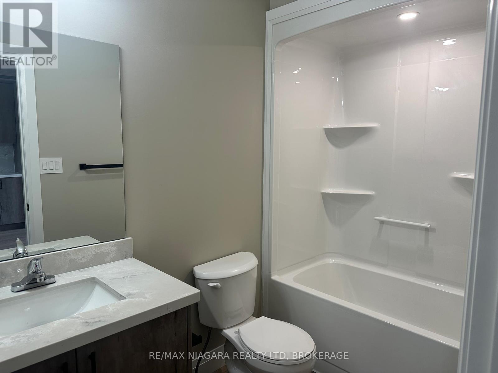 Unit 4 - 17 Keystone Trail, Welland, Ontario  L3B 0N8 - Photo 8 - X12425260