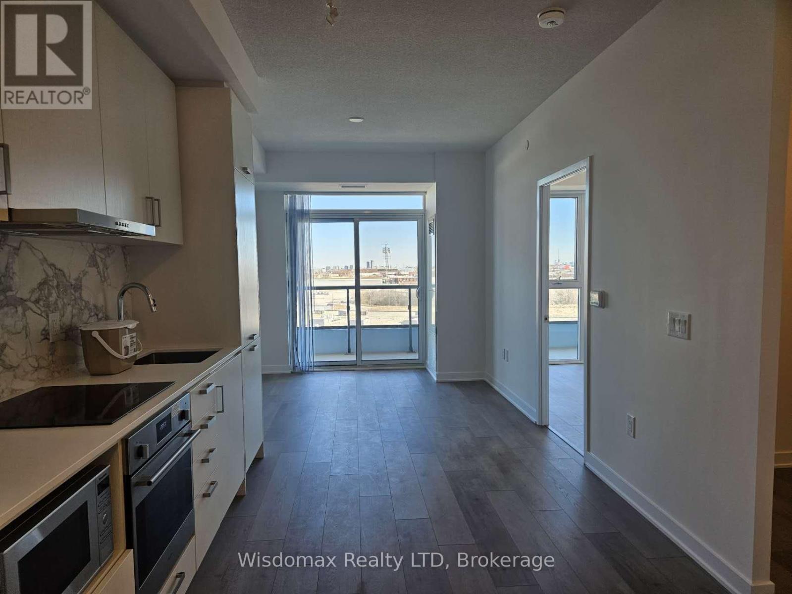 717 - 60 Honeycrisp Crescent, Vaughan, Ontario  L4K 5Z8 - Photo 8 - N12425307