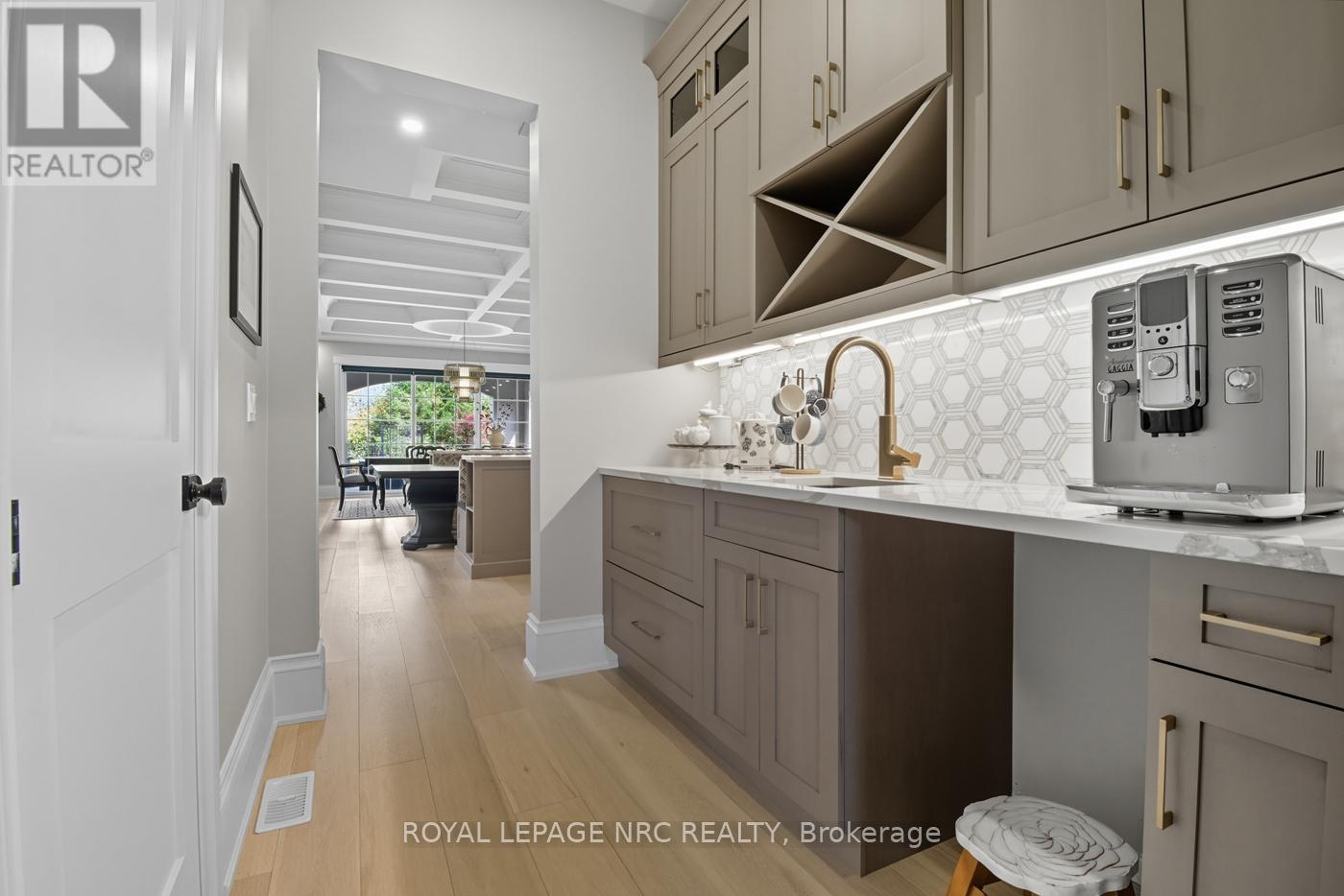 26 Sandalwood Crescent, Niagara-On-The-Lake, Ontario  L0S 1P0 - Photo 11 - X12425309