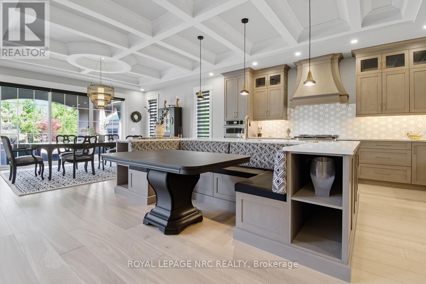 26 Sandalwood Crescent, Niagara-On-The-Lake, Ontario  L0S 1P0 - Photo 12 - X12425309