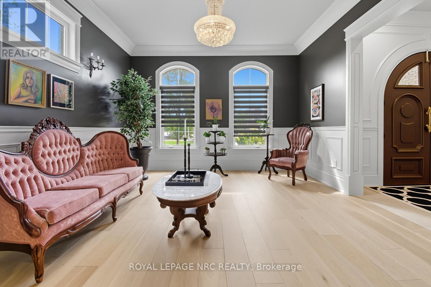 26 Sandalwood Crescent, Niagara-On-The-Lake, Ontario  L0S 1P0 - Photo 17 - X12425309