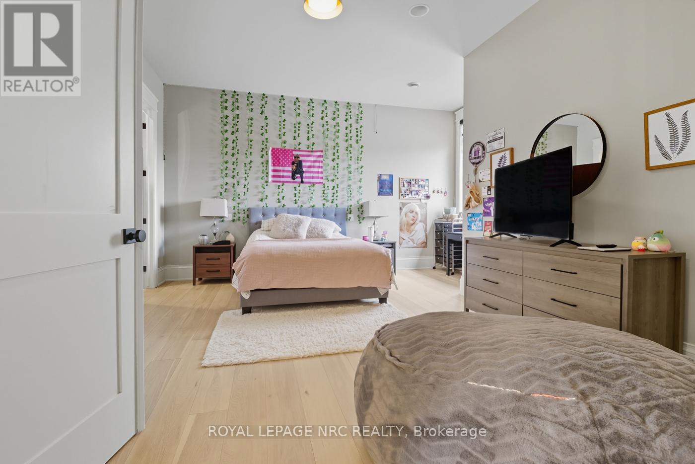 26 Sandalwood Crescent, Niagara-On-The-Lake, Ontario  L0S 1P0 - Photo 25 - X12425309