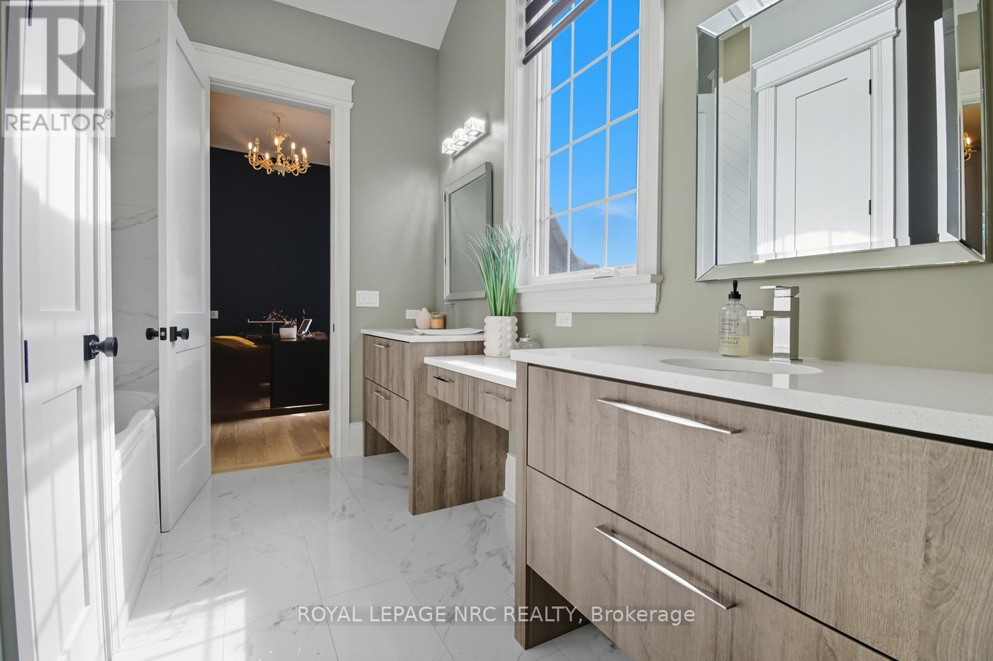 26 Sandalwood Crescent, Niagara-On-The-Lake, Ontario  L0S 1P0 - Photo 28 - X12425309