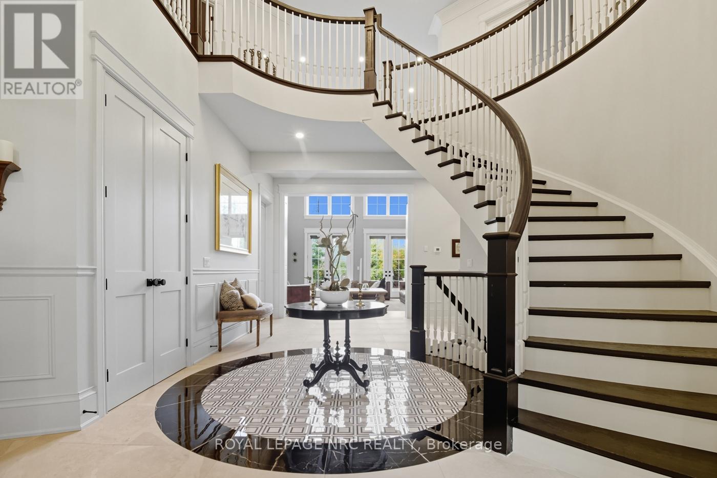 26 Sandalwood Crescent, Niagara-On-The-Lake, Ontario  L0S 1P0 - Photo 4 - X12425309