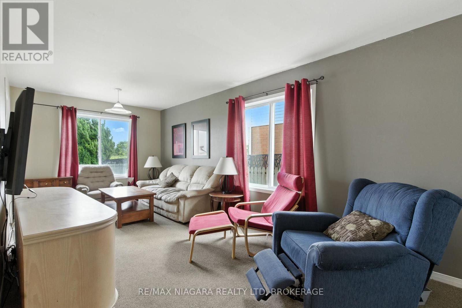 127 Devine Crescent, Thorold, Ontario  L2V 5A5 - Photo 10 - X12425561