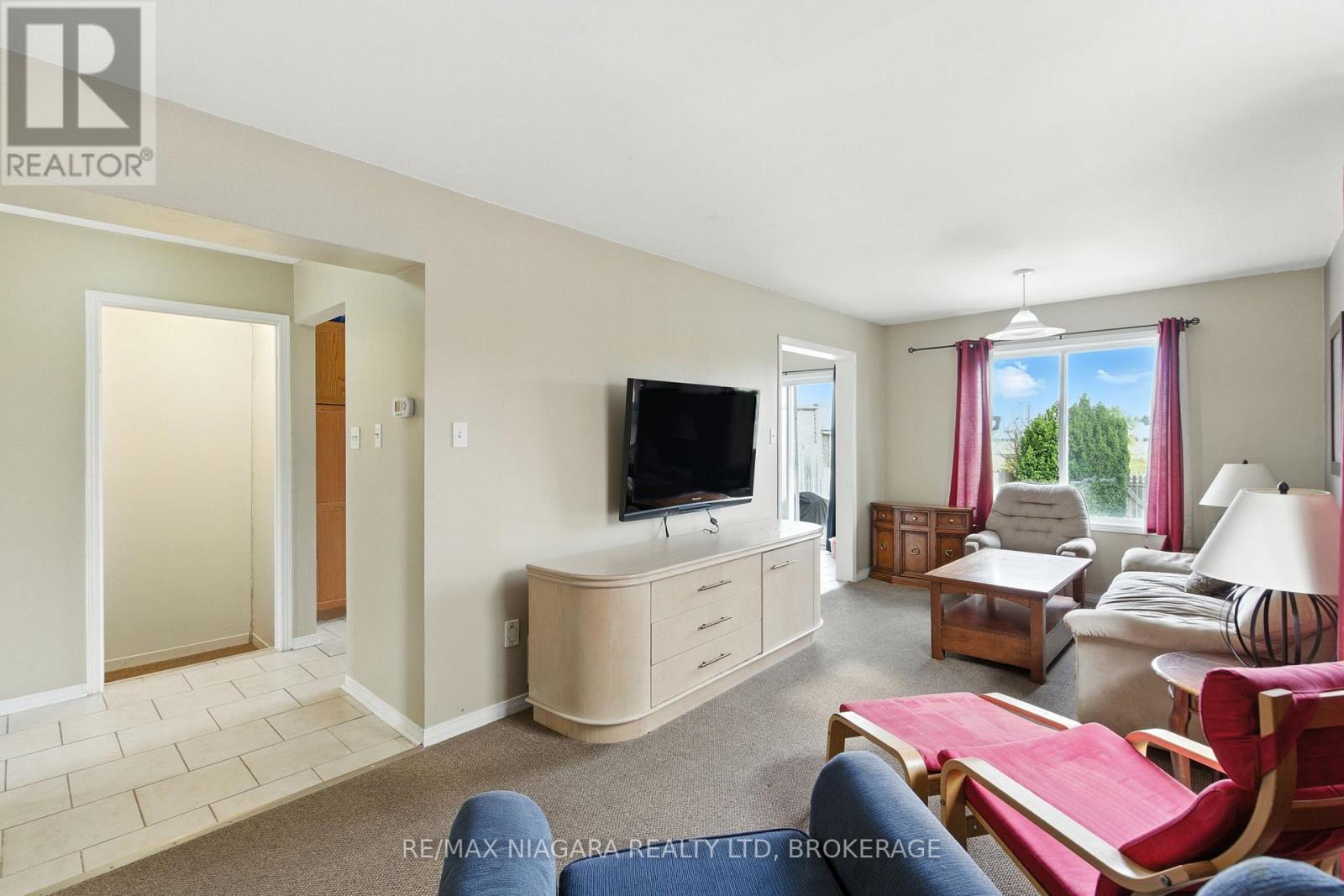 127 Devine Crescent, Thorold, Ontario  L2V 5A5 - Photo 12 - X12425561