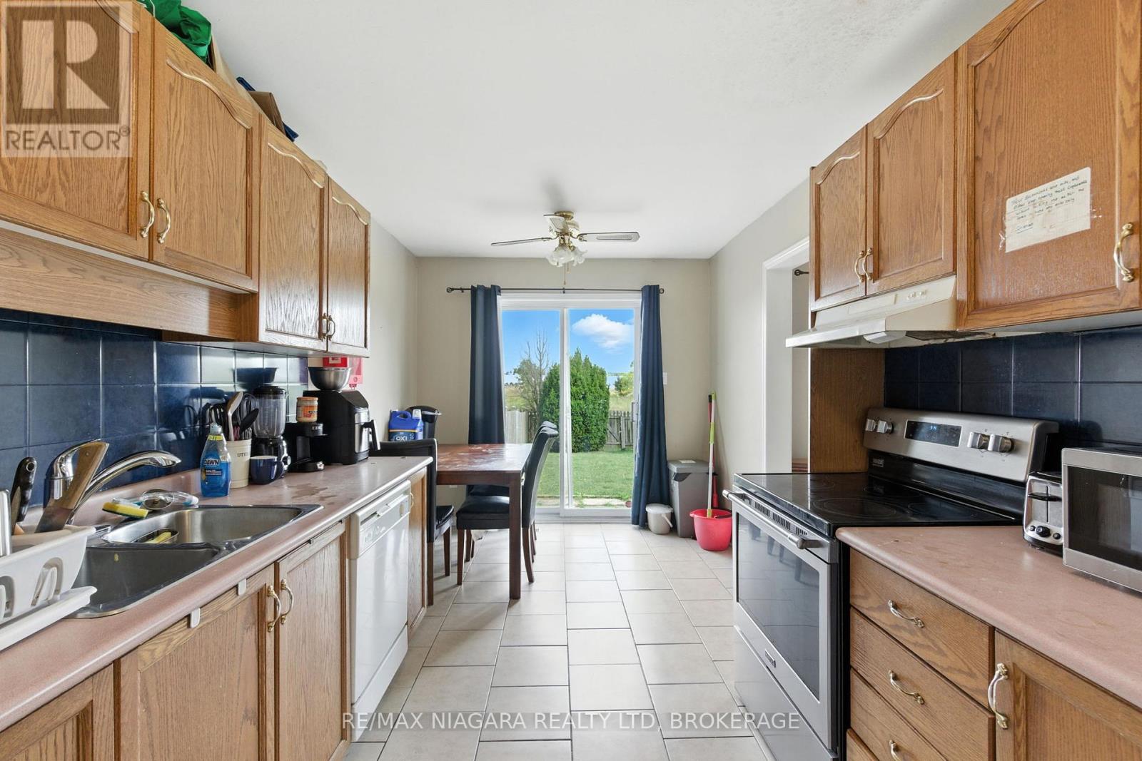 127 Devine Crescent, Thorold, Ontario  L2V 5A5 - Photo 15 - X12425561