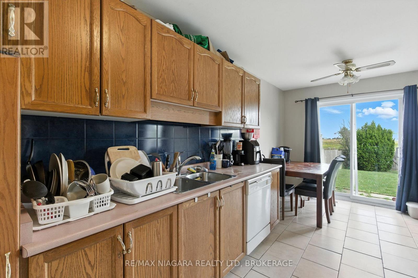 127 Devine Crescent, Thorold, Ontario  L2V 5A5 - Photo 16 - X12425561