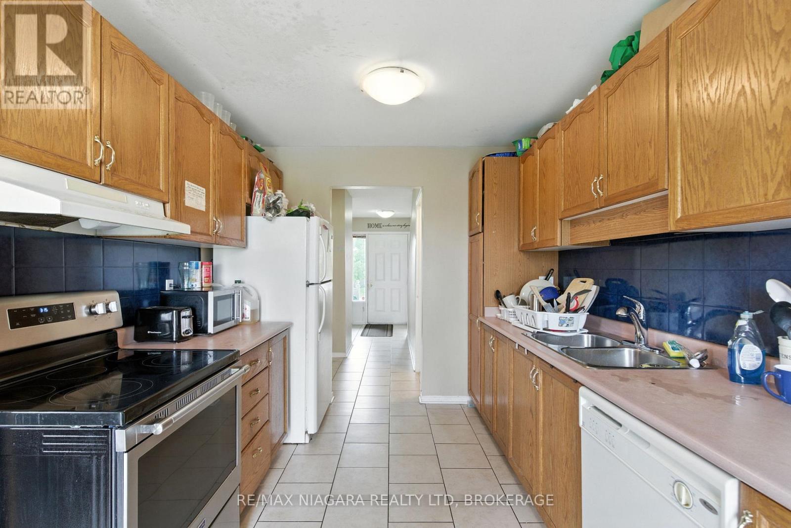 127 Devine Crescent, Thorold, Ontario  L2V 5A5 - Photo 18 - X12425561