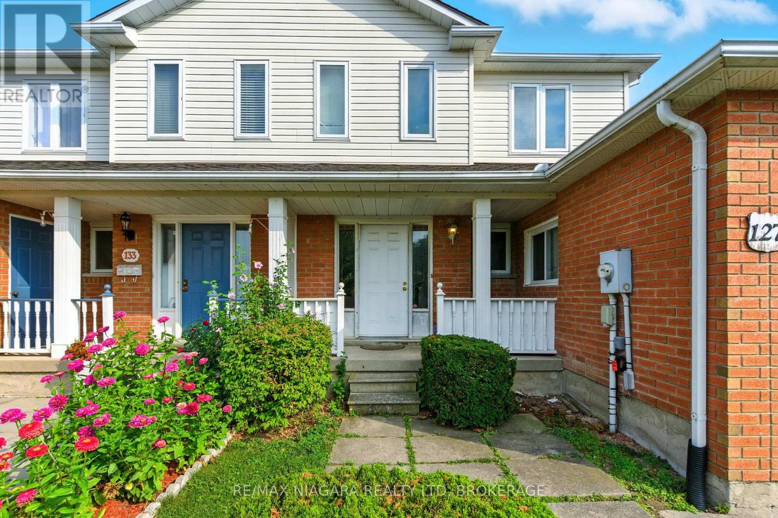 127 Devine Crescent, Thorold, Ontario  L2V 5A5 - Photo 3 - X12425561