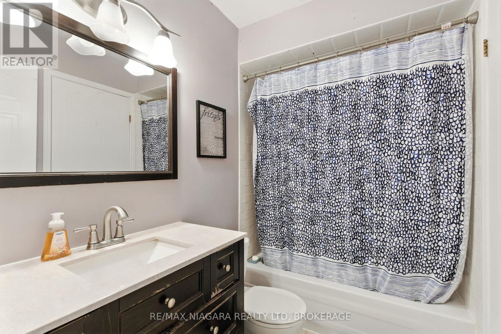 127 Devine Crescent, Thorold, Ontario  L2V 5A5 - Photo 30 - X12425561