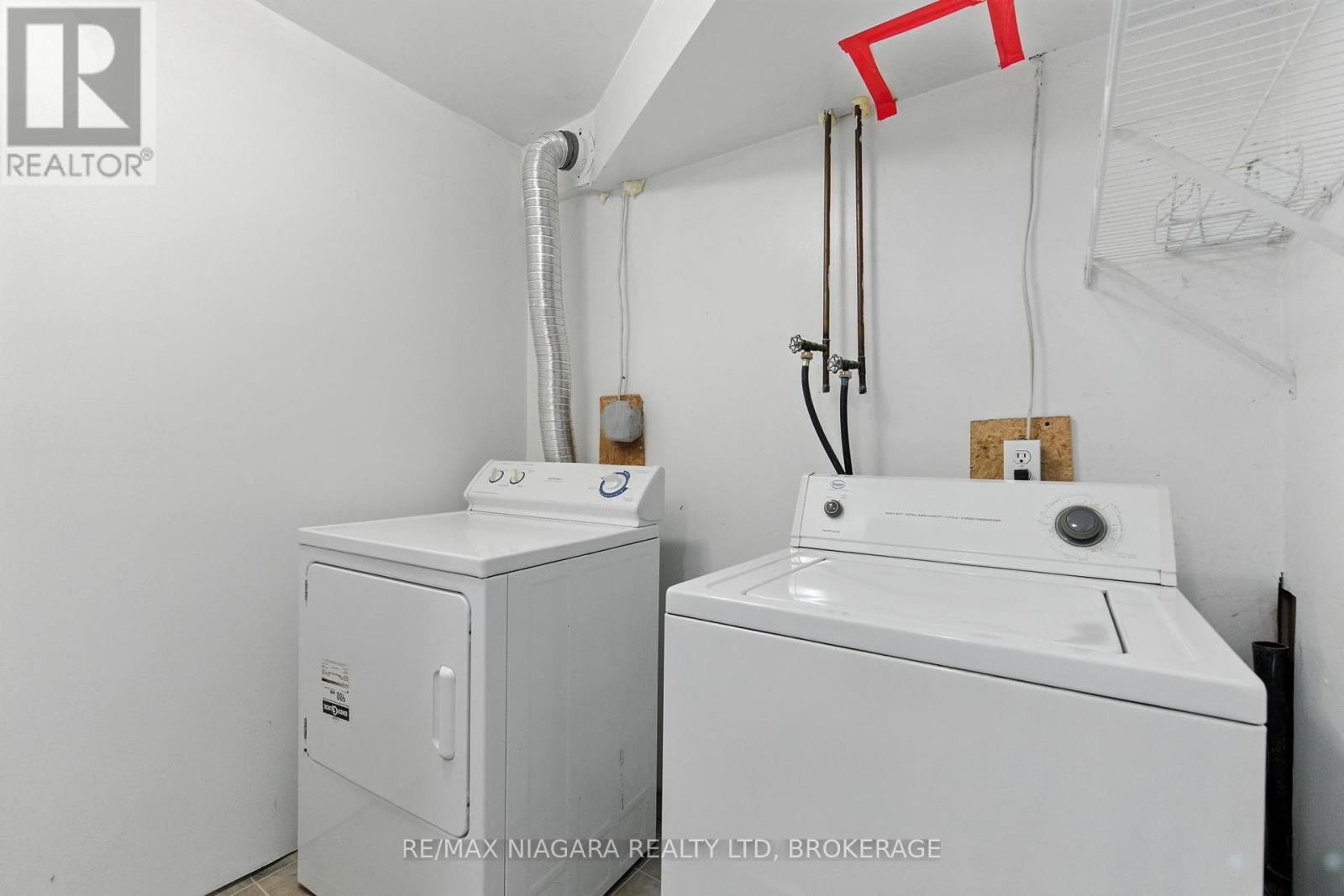 127 Devine Crescent, Thorold, Ontario  L2V 5A5 - Photo 34 - X12425561