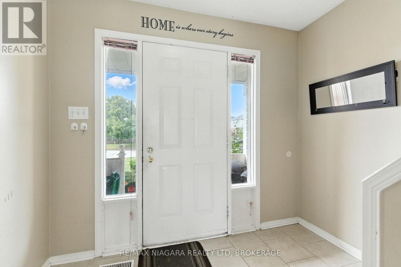 127 Devine Crescent, Thorold, Ontario  L2V 5A5 - Photo 5 - X12425561