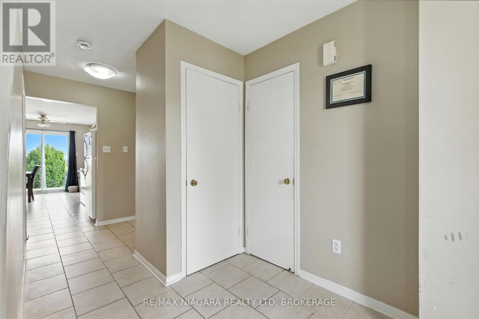 127 Devine Crescent, Thorold, Ontario  L2V 5A5 - Photo 7 - X12425561